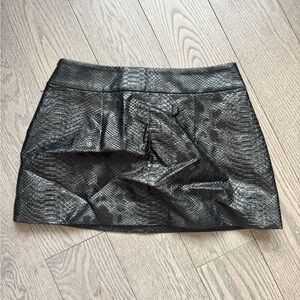 Kim Shui Black Snake-Pattern Mini leather skirt